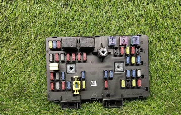 Saturn Vue Power management control unit T319IP