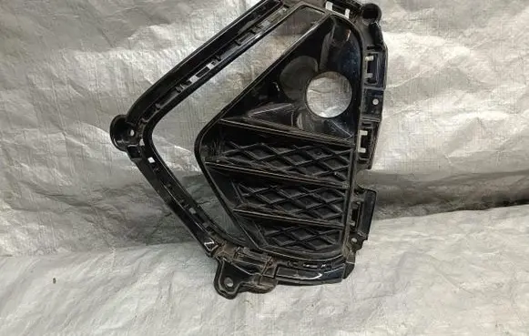 Hyundai Tucson TL Front bumper lower grill 86524-D7700