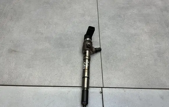 Volkswagen Golf VI Fuel injector 03L130277B