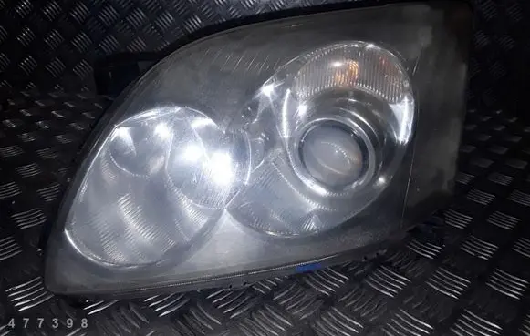 Toyota Avensis T250 Headlight/headlamp