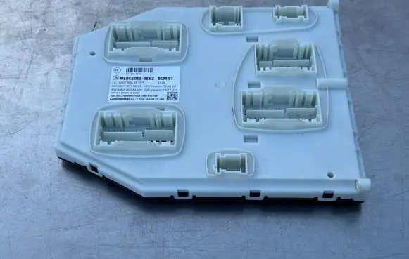 Mercedes-Benz Sprinter W907 W910 Central body control module A9079004805