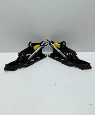 Engine bonnet/hood hinges