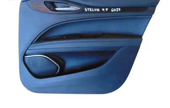 Alfa Romeo Stelvio Front door card panel trim