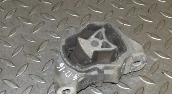 Land Rover Range Rover Evoque L538 Engine mount bracket