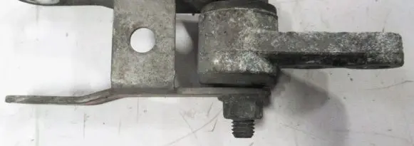 Volvo V70 Engine mounting bracket