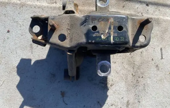 Volkswagen Fox Engine mount bracket 6Q0199555