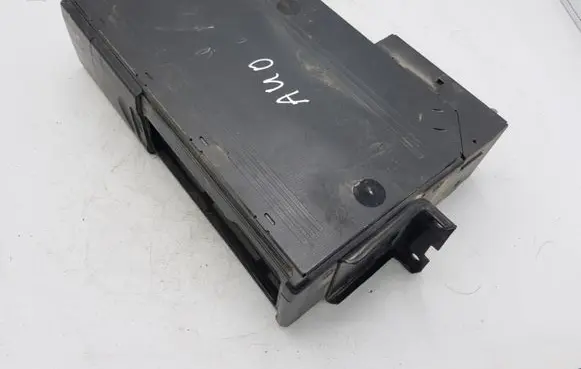 BMW 3 E46 CD/DVD changer 6913388