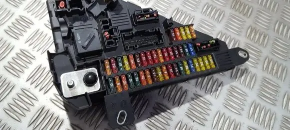 BMW 5 E60 E61 Fuse box set 913883001