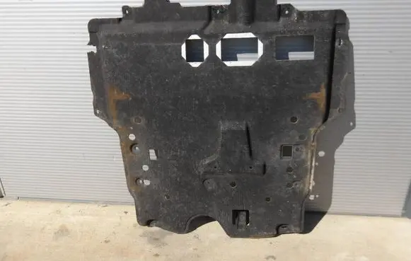 Opel Mokka B Engine splash shield/under tray 9824226480