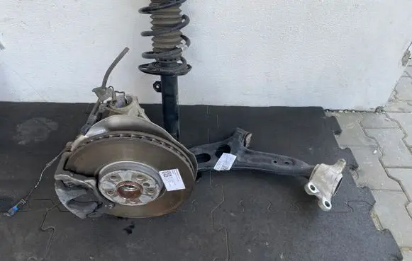 BMW 2 Active Tourer U06 Front wheel hub spindle knuckle