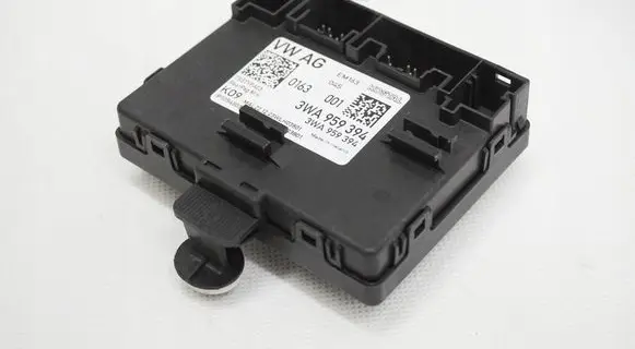 Volkswagen Tiguan Door control unit/module 3WA959394