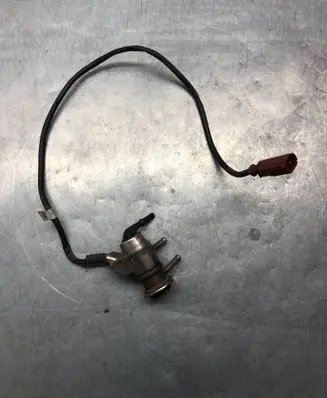 Audi Q5 SQ5 8R AdBlue injector 04L131113J