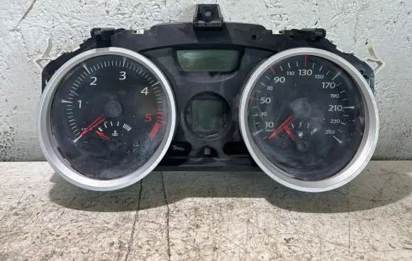 Renault Megane II Speedometer (instrument cluster) 8200408798 35110419 4DAK023623