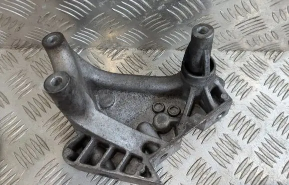 Skoda Superb B8 (3V) Engine mounting bracket 04L199207