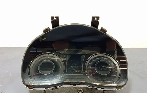 Hyundai i40 Speedometer (instrument cluster) 94001-3Z395