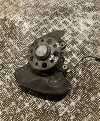 Mercedes-Benz C W204 Front wheel hub A2043320101 2043320101