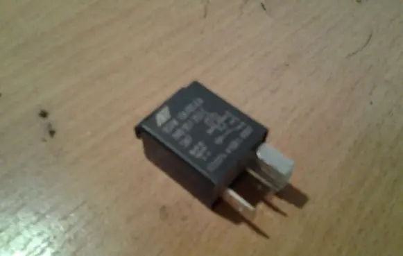 Volkswagen PASSAT B6 Other relay 7M0951253C