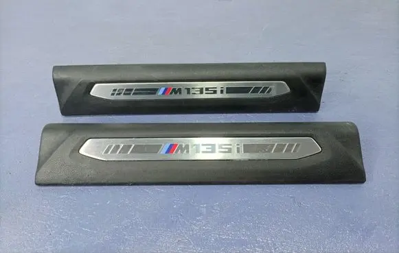 BMW 1 F40 Foot area side trim 7469183
