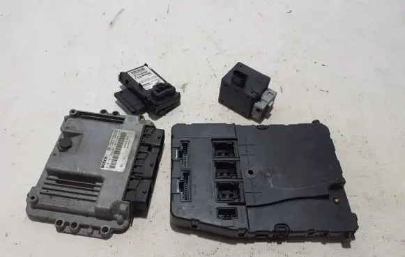 Renault Scenic II - Grand scenic II Engine ECU kit and lock set 
