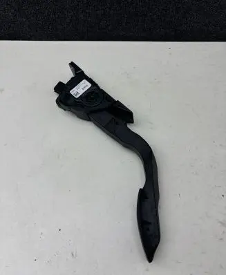 Volvo V40 Accelerator throttle pedal 31280596