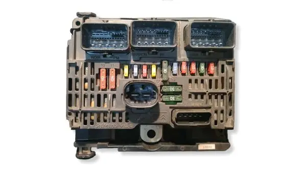 Peugeot 407 Fuse module 9656086180 BSML0200 S118983002J