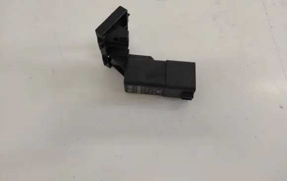 Volkswagen Golf V Glow plug pre-heat relay 03G907282A 0522120505