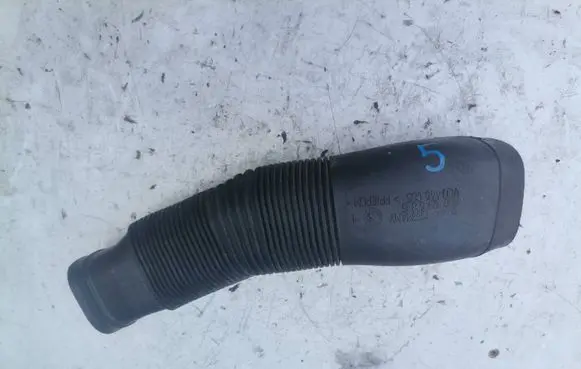 Skoda Fabia Mk1 (6Y) Air intake hose/pipe 6Q0129618G
