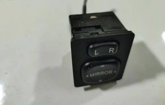 Toyota Yaris Wing mirror switch