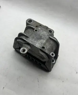 Volkswagen Touran I Engine mount bracket 1K0199262