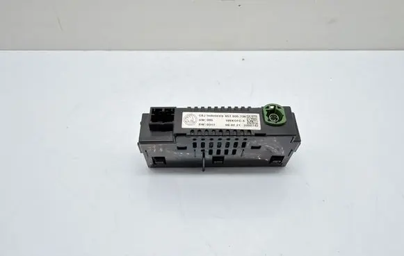 Skoda Octavia Mk4 USB socket connector 657035736