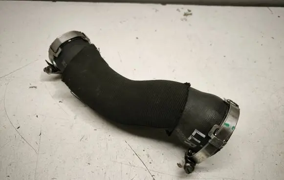 Porsche Cayenne (9Y0 9Y3) Intercooler hose/pipe 4M0145980C