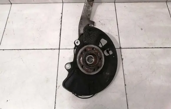 Mercedes-Benz GLE (W166 - C292) Front wheel hub spindle knuckle A1663301020