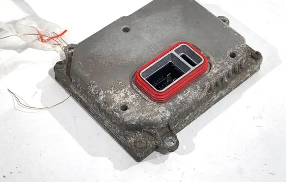 Audi A4 S4 B7 8E 8H Voltage converter/converter module 1307329115