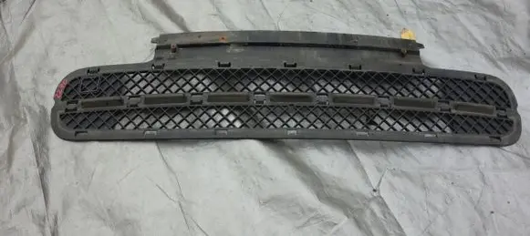 Mini One - Cooper R50 - 53 Front bumper upper radiator grill 7127932