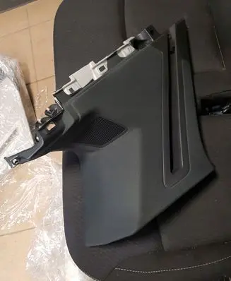 Volkswagen Touareg III (D)pillar trim (top) 760867246L