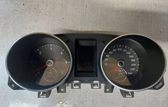 Volkswagen Golf VI Speedometer (instrument cluster) 5K0920870G