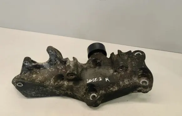 Opel Vivaro Generator/alternator bracket 8200462166
