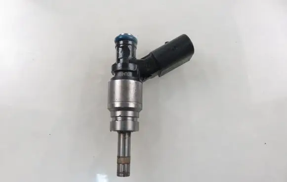 Audi Q7 4L Fuel injector JSD741A