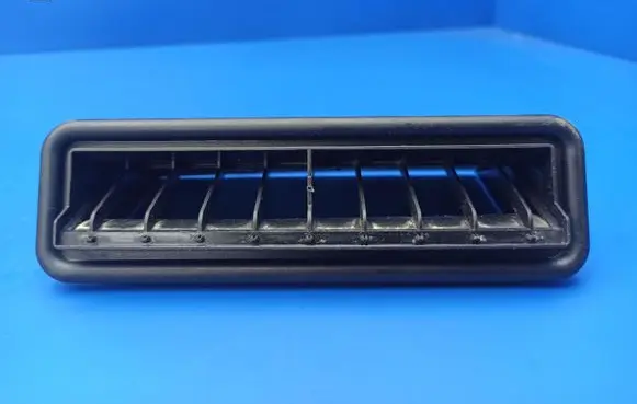 Quarter panel pressure vent