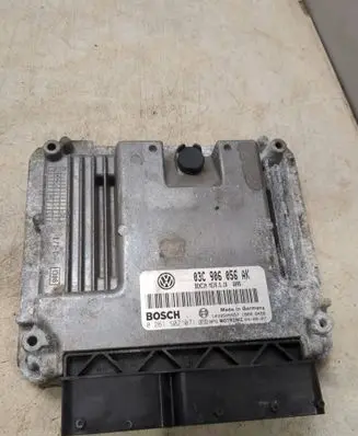 Skoda Octavia Mk2 (1Z) Engine control unit/module 03C906056AK 1039S05557 0261S02071