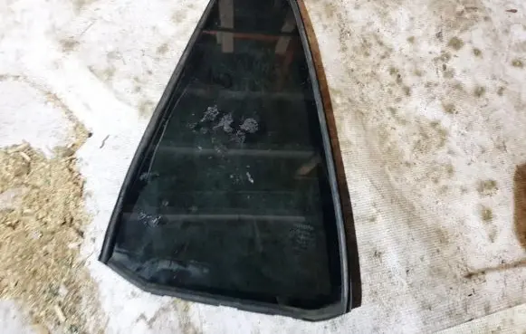 Toyota RAV 4 (XA20) Front triangle window/glass 