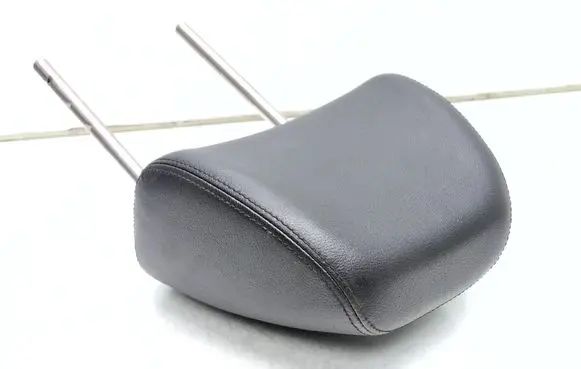 Volkswagen Golf VI Front seat headrest 