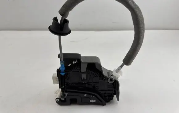 Audi Q2 - Front door lock 8X2837016D