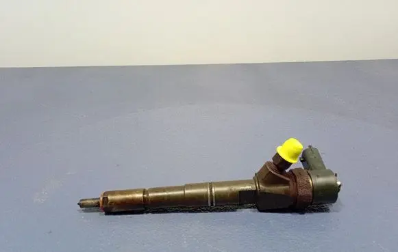 Opel Insignia A Fuel injector 0445110327