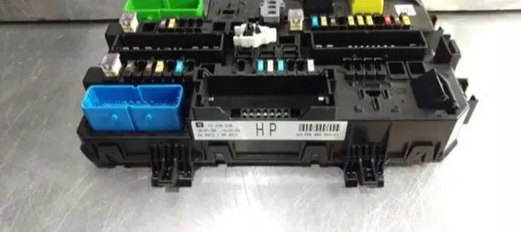 Opel Astra H Relay mounting block 