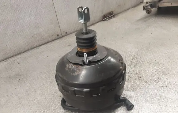 BMW 3 E90 E91 Brake booster 6764125