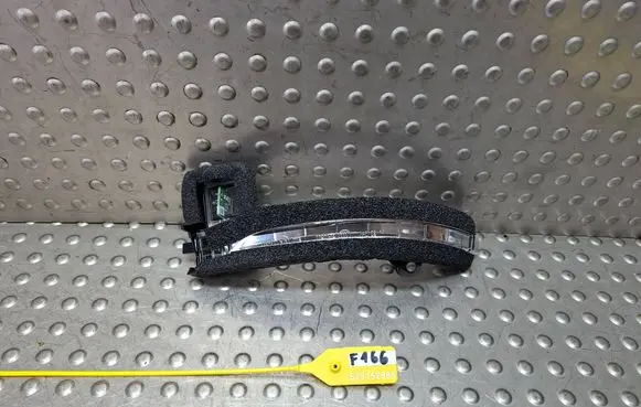 Chrysler Pacifica Mirror indicator light 68318297AA