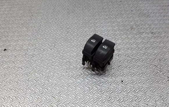 Renault Laguna II Electric window control switch 015090B