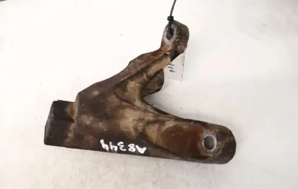 Mazda 3 I Engine mounting bracket
