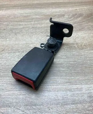 Audi A6 S6 C4 4A Middle seatbelt buckle (rear) 335161B